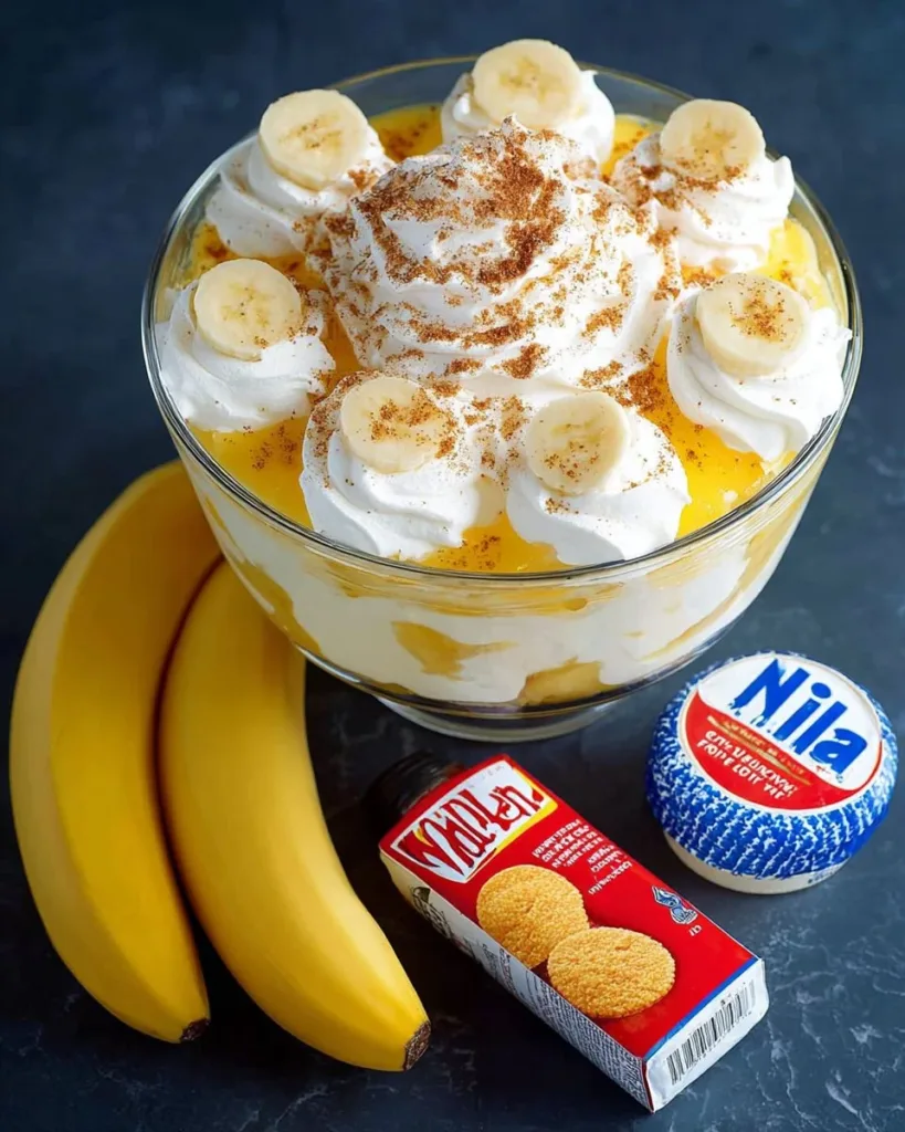 Delicious homemade banana pudding in a clear glass bowl